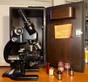 256272 American Optical Company Spencer Microscope With Lenses Case And Key-model #256272