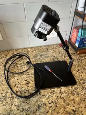 210-11 Amscope Tabletop Digital Microscope Uhm
