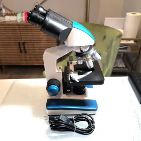 2239626 Amscope With Moving Platform And 4x 100x 40x 10x Objectives