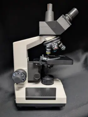 T390 Amscope Series Biological Trinicular Compound Microscope With Accessories