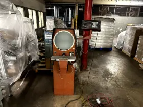 38.75.67.00 Bausch & Lomb And Profile Projector