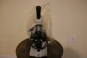 38082 Eagle Model Microscope With 4x 10x 40x And 100x Objective Lense