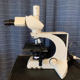 020-519.511 Leica Dmlb Trinocular Microscope With 3 Objectives Led Illuminator