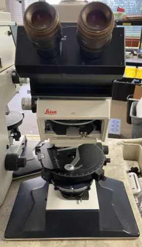 020-525.026 Leica Dmr Microscope Power On Test Only For Parts