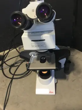 330872072010x Leica Dm 2000 Microscope