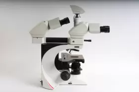 507807 Leica Dm2000 Microscope With 4x Eyepieces And Objectives - Fair #2