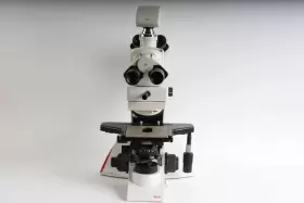 507807 Leica Dm2000 Microscope With 4x Eyepieces And Objectives - Fair
