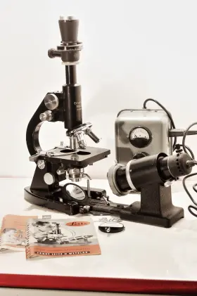480170 Leitz Photomicroscope Ca. 1956 With Very Rare High Intensity Lamp-microibso
