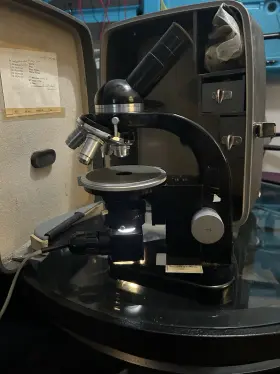 702738 Leitz Vintage Wetzlar Polarizing Microscope With Case And Accessories Working Lamp
