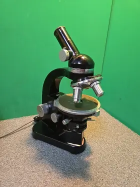 779463 Leitz Beautiful Vintage Wetzlar Microscope With Light Objectives 3.5/10/50