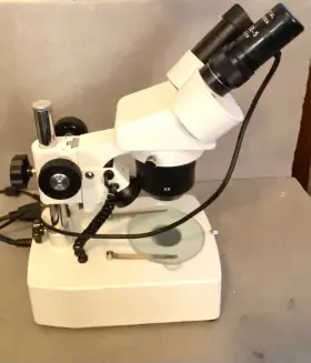 000064 Mdce-5 Digital Microscope Camera With Accessories. Working