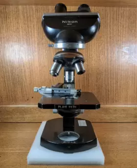 88721 Nikon Vintage Black Microscope With 3 Objectives And Condenser No Light