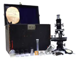 212016 Olympus Vintage 1956 Tokyo Japan #212016 Microscope Original Case With Accessories