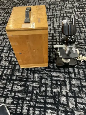 27379 Will Vintage Model Microscope V. Original Wooden Case And Manual Included