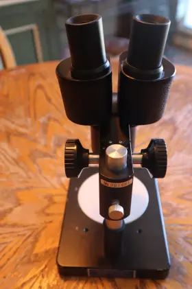 901861 Wolfe Stereo Microscope - Low Power Dissecting Scope 10x / 20x