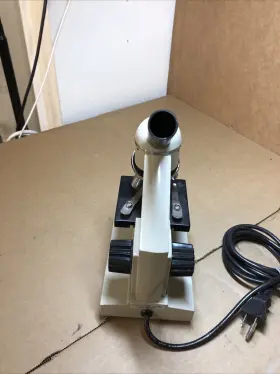 97h07404 Wolfe Carolina Biology Supply Company Microscope #3